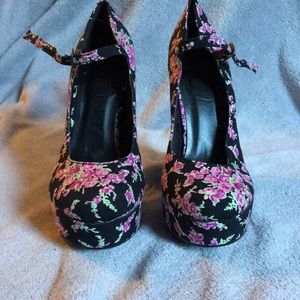Floral printed closed toe high heels
